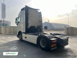 VOLVO FH 460 Globetrotter XL i-Save SideSkirts