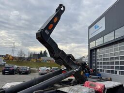 VOLVO FH-520 8x4 UT-Saurier AHK