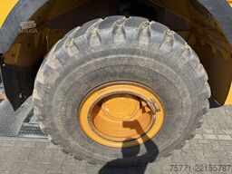 Volvo A25G 6x6   WOZIDŁO