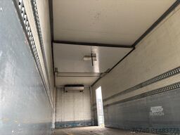 Volvo FM 420 + CARRIER 1250 + 8x2 + euro 5 + LIFT 2.5T