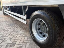Mercedes-Benz AXOR 1829 + MANUAL + EURO 5 + LIFT + CARRIER