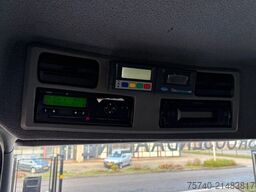 Mercedes-Benz AXOR 1829 + MANUAL + EURO 5 + LIFT + CARRIER