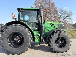 John Deere 6215R