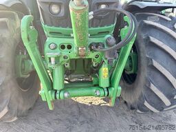 John Deere 6215R