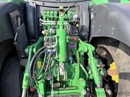 John Deere 6215R