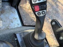 Heracles H280 Wheel Loader w/Snow Plow, Bucket and Pallet F