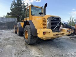 Volvo L120E Wheel Loader w/Bucket