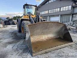 Volvo L120E Wheel Loader w/Bucket