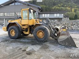 Volvo L120E Wheel Loader w/Bucket