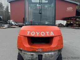 Toyota 42-7FD45 forklift – 9355 hours – 5.5 meter lifting