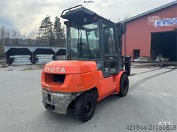Toyota 42-7FD45 forklift – 9355 hours – 5.5 meter lifting