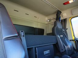 Volvo FM 330 tractor unit