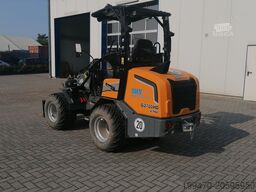 GIANT G2700 X-tra HD with loader bucket and palletfork