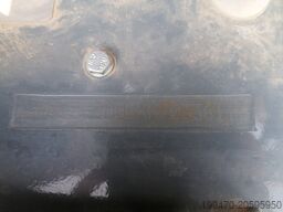 GIANT G2700 X-tra HD with loader bucket and palletfork