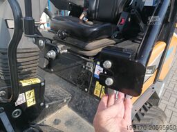 GIANT G2700 X-tra HD with loader bucket and palletfork