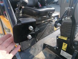 GIANT G2700 X-tra HD with loader bucket and palletfork