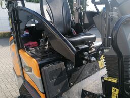 GIANT G2700 X-tra HD with loader bucket and palletfork