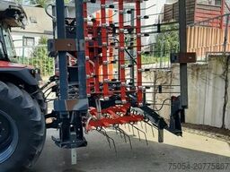 Grünlandstriegel mit Drillstar