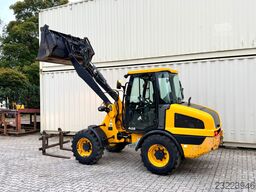 JCB 406 / 2019 BJ / 2.090 H / Klappschaufel + Gabel