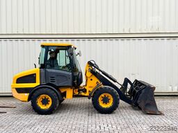 JCB 406 / 2019 BJ / 2.090 H / Klappschaufel + Gabel