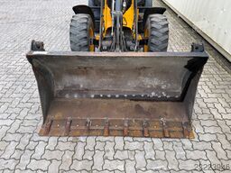 JCB 406 / 2019 BJ / 2.090 H / Klappschaufel + Gabel