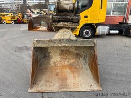 KOMATSU PC210LC-8 Oilquick 2x Schaufeln