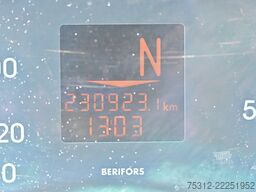 Mercedes-Benz Actros 1840  4x4 Retarder MP1 E3 Kran Hiab 135-4