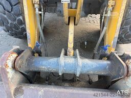 Komatsu WA320-8E0 wheel loader w/ lever steering and a buc