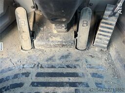Komatsu WA320-8E0 wheel loader w/ lever steering and a buc