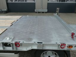 MÜLLER-MITTELTAL 3-Achs Plateau, luftgefedert, hydr. Rampen