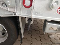 MÜLLER-MITTELTAL 3-Achs Plateau, luftgefedert, hydr. Rampen