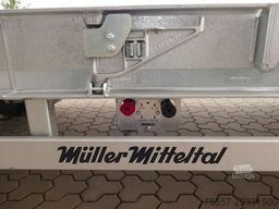 MÜLLER-MITTELTAL 3-Achs Plateau, luftgefedert, hydr. Rampen