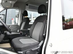 VOLKSWAGEN Crafter Bus/Kombi 35 FWD L2H2 Behindertengerecht