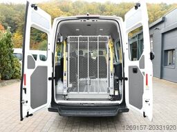 VOLKSWAGEN Crafter Bus/Kombi 35 FWD L2H2 Behindertengerecht