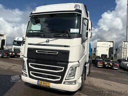 Volvo FH 6X2,twin Steer Globetrotter NL truck ,TOP