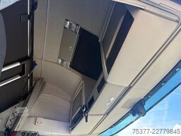Volvo FH 6X2,twin Steer Globetrotter NL truck ,TOP