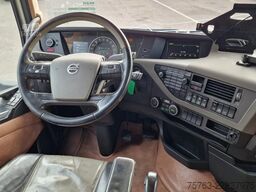Volvo FH 13.500 Globetrotter 8x2*6 - 3 deck livestock...
