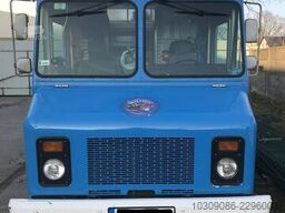 Chevrolet P30 Step Van-Grumman Olson