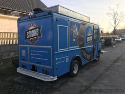 Chevrolet P30 Step Van-Grumman Olson