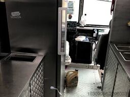 Chevrolet P30 Step Van-Grumman Olson