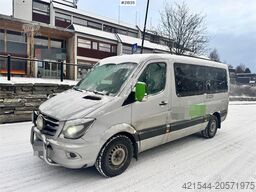 Mercedes-Benz Sprinter 316 Minibus – 9 seats and wheelchair ramp