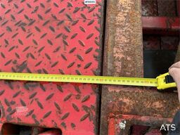 Broshuis 3 AUD-44 lowbed trailer.