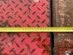 Broshuis 3 AUD-44 lowbed trailer.