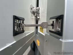 WM MEYER AZKHLN 2526/151 Seitenlader Tiefkühlanhänger
