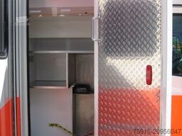 MERCEDES-BENZ 616 D Vario Großraum-RTW Luftfederung *21000 KM*