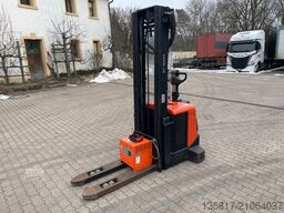 BT Fahrerstand Hochhubwagen Elektro SPE160 Triplex