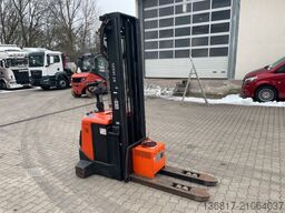 BT Fahrerstand Hochhubwagen Elektro SPE160 Triplex
