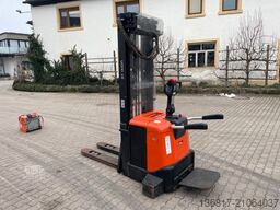 BT Fahrerstand Hochhubwagen Elektro SPE160 Triplex