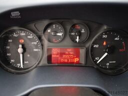 IVECO 70C18 Daily 3Sitze LBW Carrier