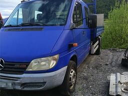 Mercedes-Benz 616 CDI 5-seater flatbed truck as a repair object